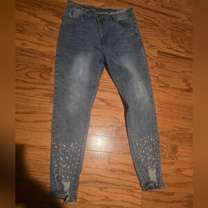 Luxury Blue Wash Pearl-Accent Distressed Jeans – Chic & Elegant Statement Denim